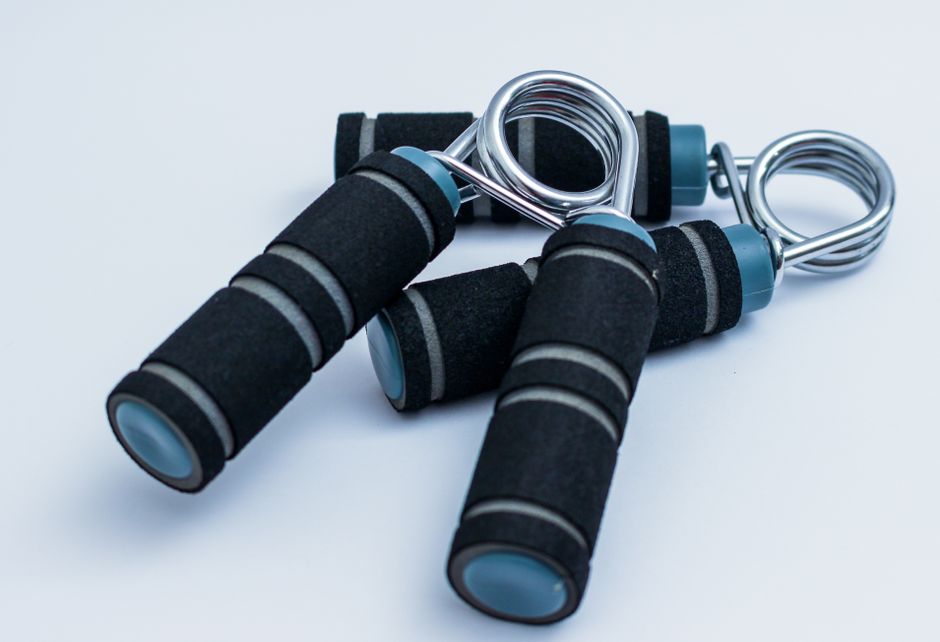 Hand grip utilisé pour renforcer la force de préhension