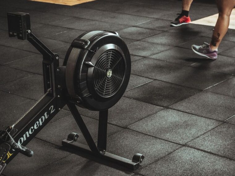 Rameur indoor pour une séance cardio structurée et progressive