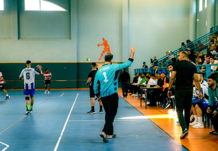 Match de handball avec chronomètre et jeu rapide