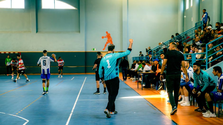 Match de handball avec chronomètre et jeu rapide