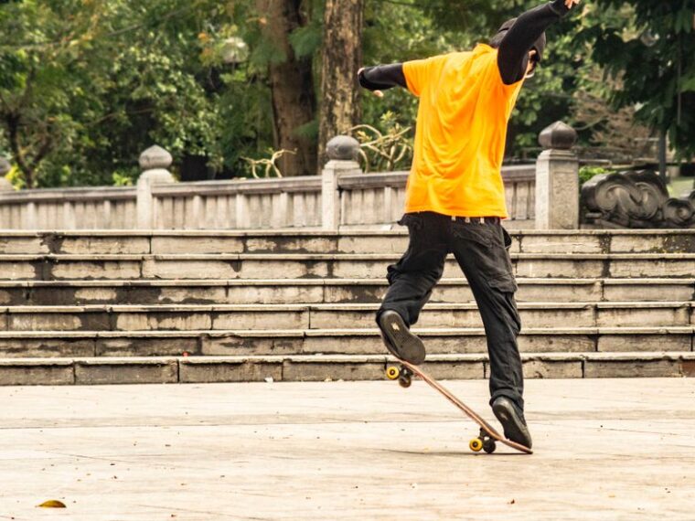 Skateboard pour débuter avec protections et base stable